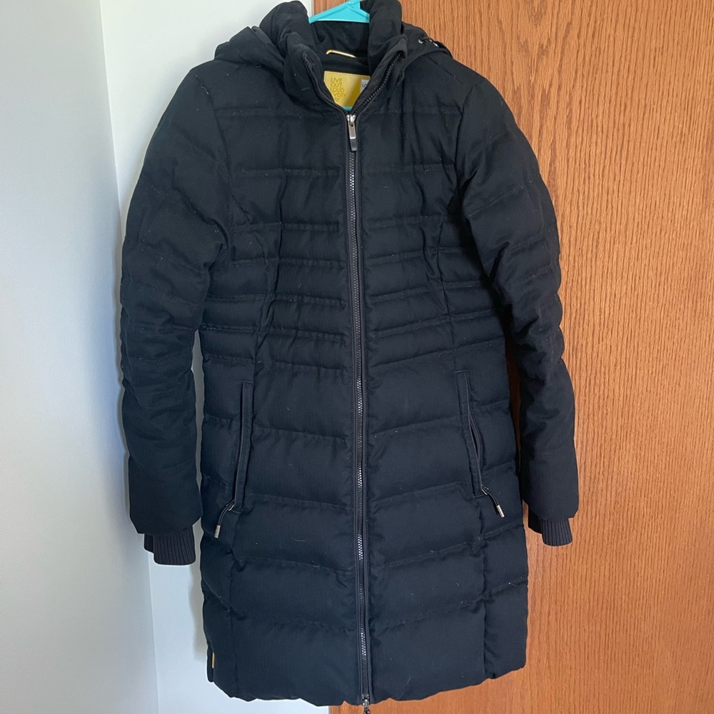 Lolë Black Puffer Jacket